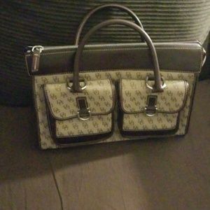 Dooney and Bourke hand bag only used once great co